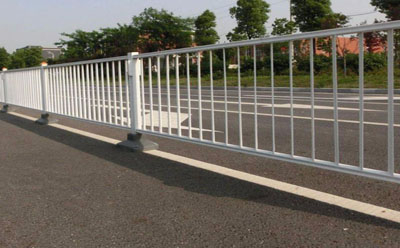 道路中間護蘭 道路中間護蘭